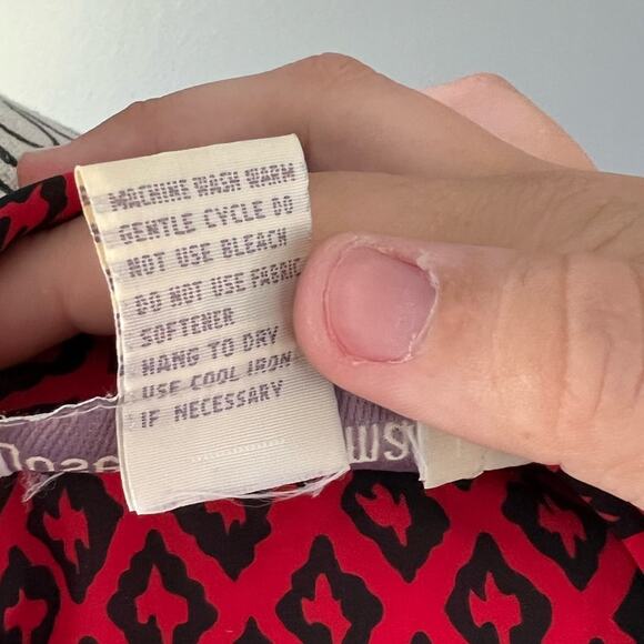 Vintage Josephine Women red & black patterned button up collared blouse - Picture 4 of 11